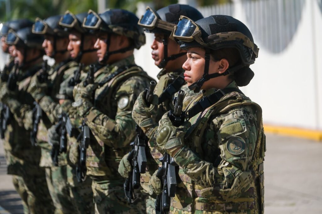 Mujeres y hombres de la Marina